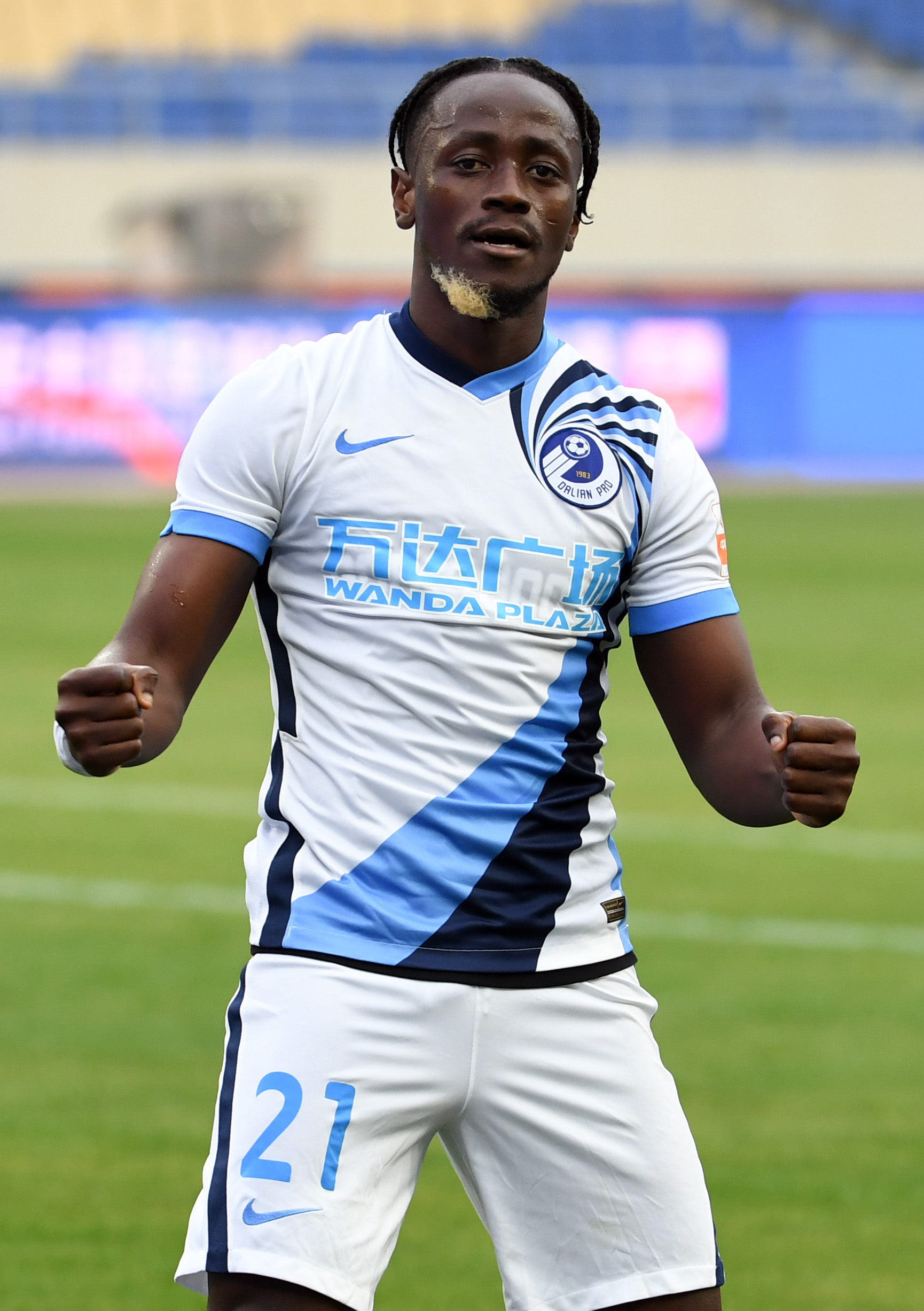 足球中超大连人胜重庆两江竞技