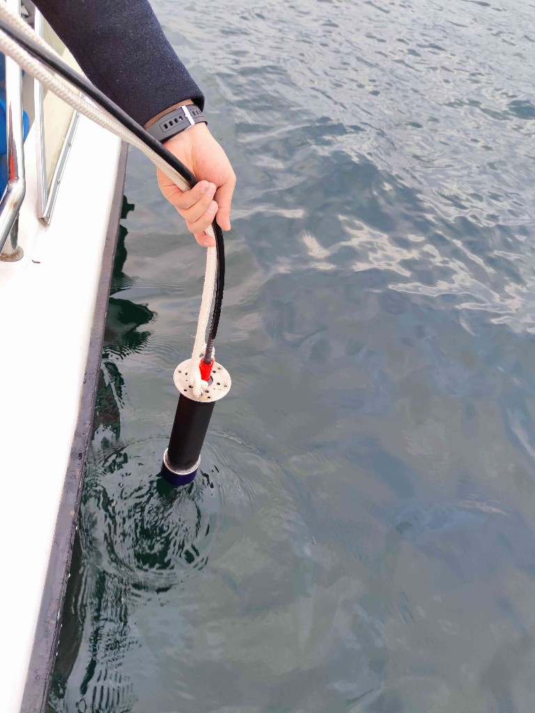 浙大自研水声通信机在云南抚仙湖进行设备验收鉴定