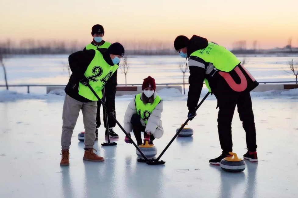 黑龙江工商学院冰雪特色体育运动点燃冬奥激情
