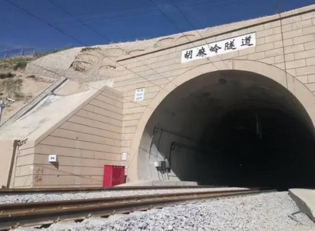 号称工程师的灾难,173米挖了6年,中国这一隧道竣工后,轰动全球|胡麻