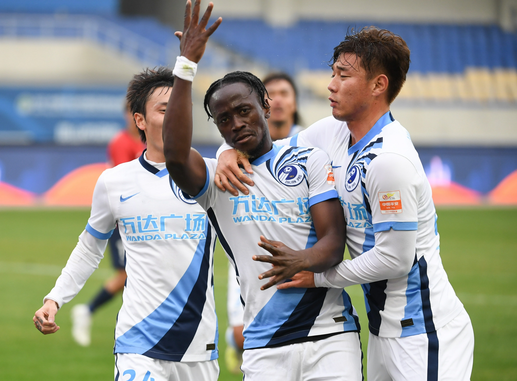 足球——中超:大连人胜重庆两江竞技|两江|大连|重庆_新浪新闻