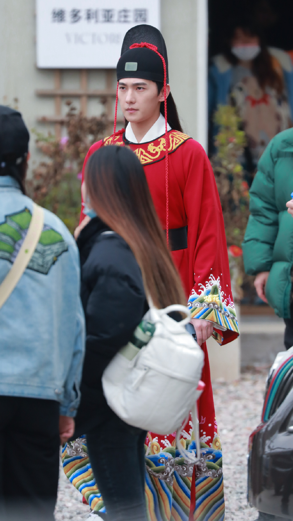 杨洋节目中cos展昭路透曝光一袭红衣风度翩翩