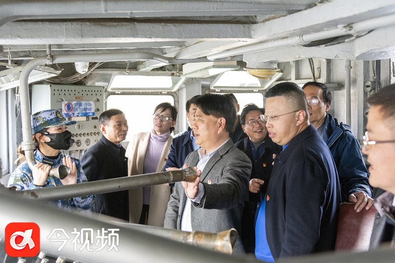 豫章师范学院党委理论学习中心组登上南昌舰开展党史学习教育休闲区蓝鸢梦想 - Www.slyday.coM