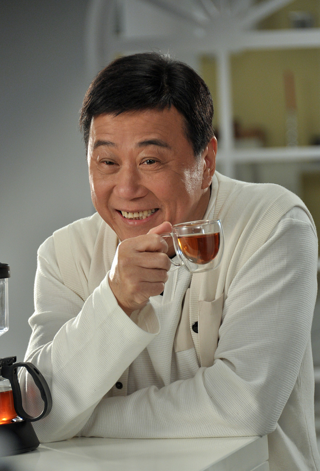 75岁夏雨出售广州豪宅,降价至528万仍无人问津,被嫌周边环境差|夏雨