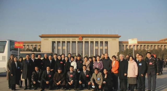 把“好莱坞神颜”阿汤哥给秒成了保镖的妮可基德曼到底有多美?休闲区蓝鸢梦想 - Www.slyday.coM 把“好莱坞神颜”阿汤哥给秒成了保镖的妮可基德曼到底有多美?休闲区蓝鸢梦想 - Www.slyday.coM