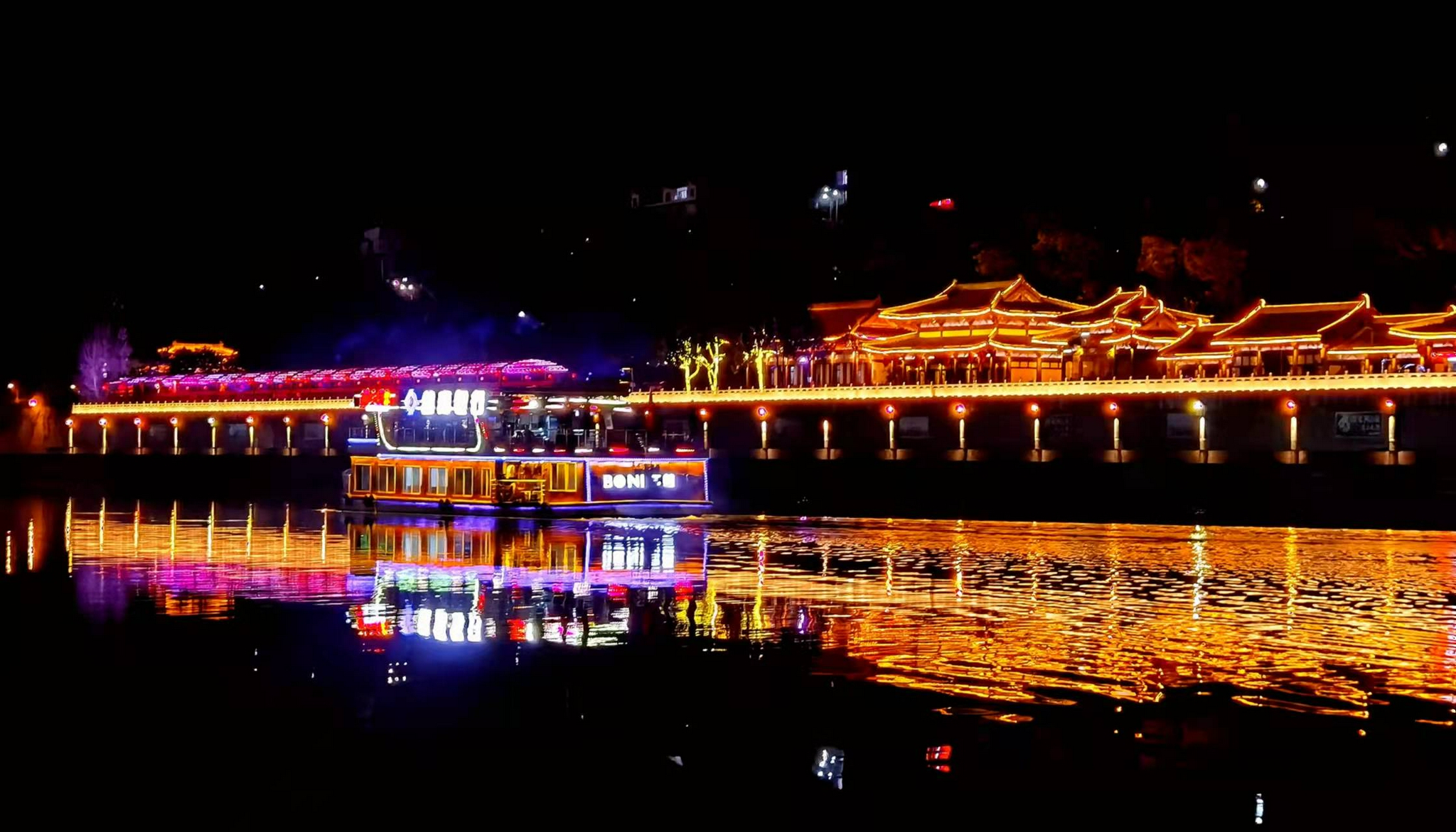 广元夜景美如画夜景繁星点点远眺栖凤湖如梦似幻