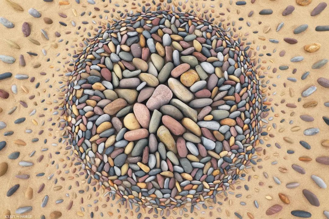 大地艺术家再出新作,普通石头拼出精美花纹,解压又治愈|福尔曼|大地