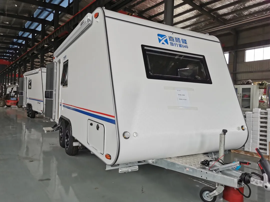 喜顺隆旅行家640双轴拖挂房车拥有三款车型,分别是舒适版,豪华版,旗舰