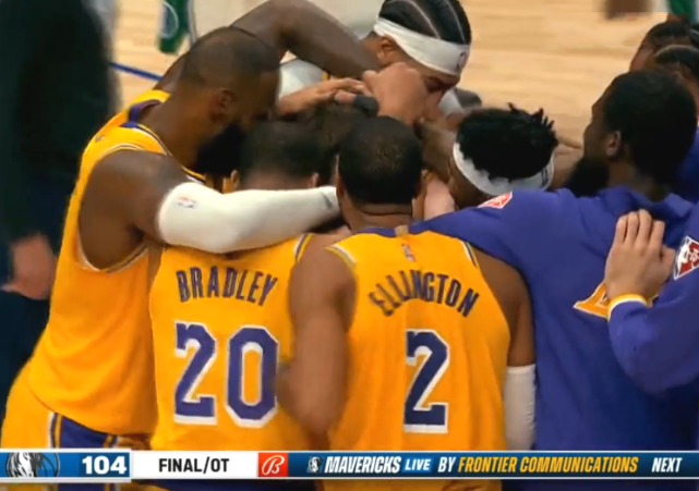 湖人热血一战,加时最后0.9秒,奇兵三分绝杀,全队狂欢如夺冠休闲区蓝鸢梦想 - Www.slyday.coM 湖人热血一战,加时最后0.9秒,奇兵三分绝杀,全队狂欢如夺冠休闲区蓝鸢梦想 - Www.slyday.coM