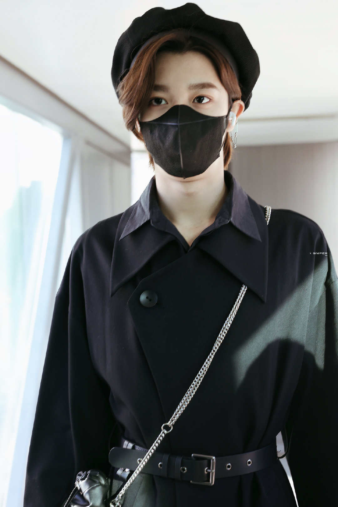 孙滢皓新鲜的饭拍图来咯～ all black的穿搭又酷