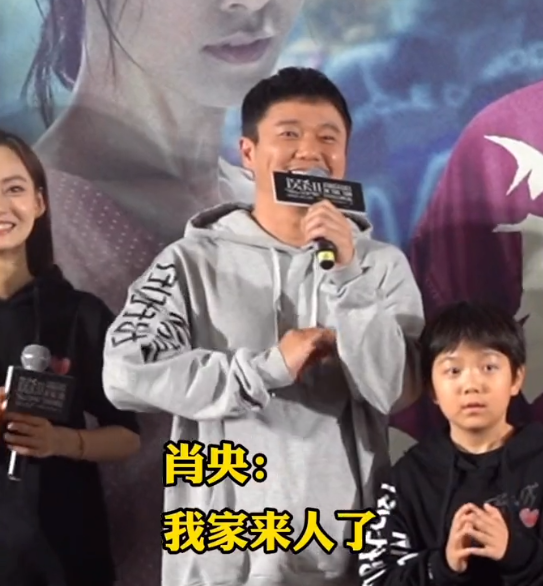 “筷子兄弟”久违合体!王太利打扮朴素肚腩明显,称赞肖央演技好__财经头条