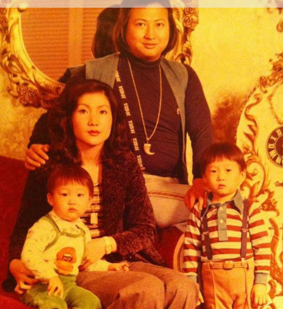 结为夫妻后生下3个儿子洪天明,洪天祥,洪天照,以及一个女儿洪煦榆