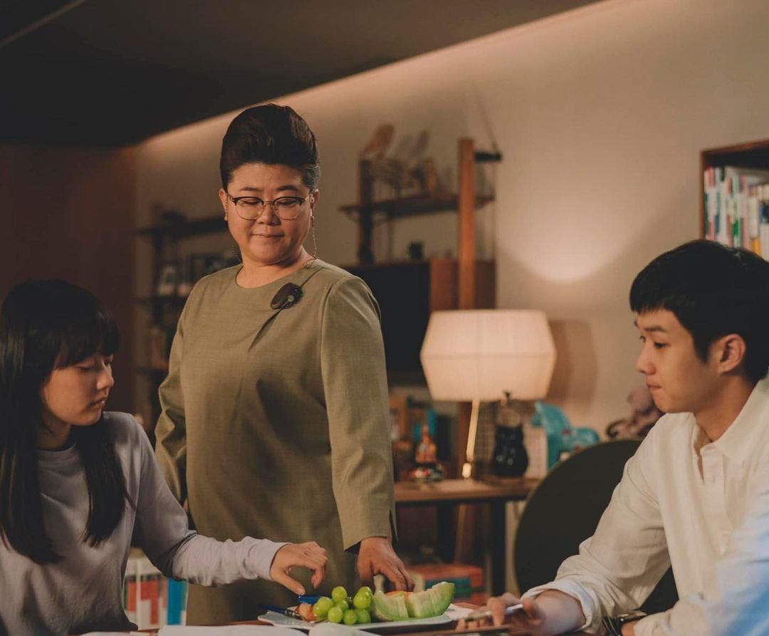 奉俊昊导演潦倒的8年为何夫人会无怨无悔支持他