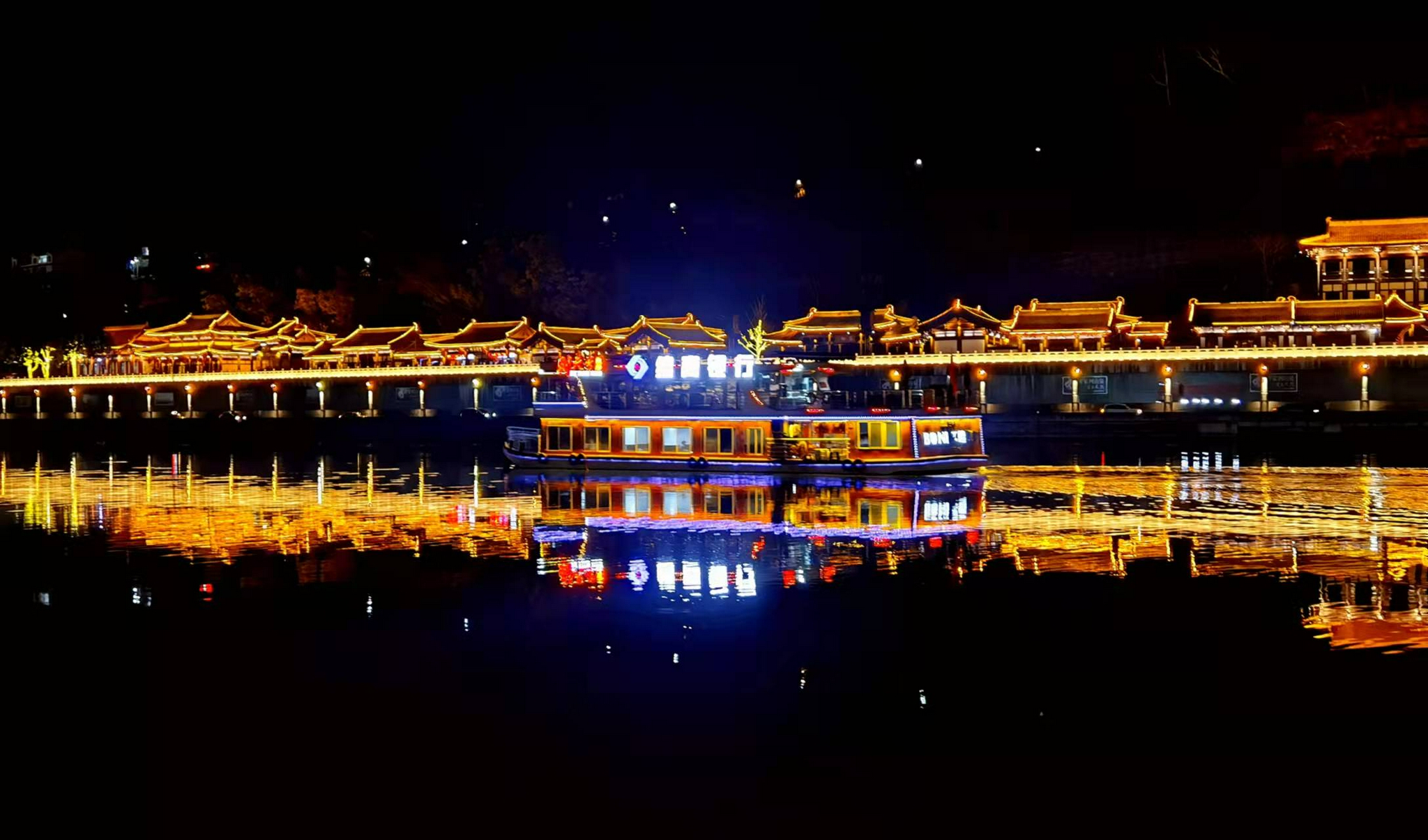 广元夜景美如画夜景繁星点点远眺栖凤湖如梦似幻