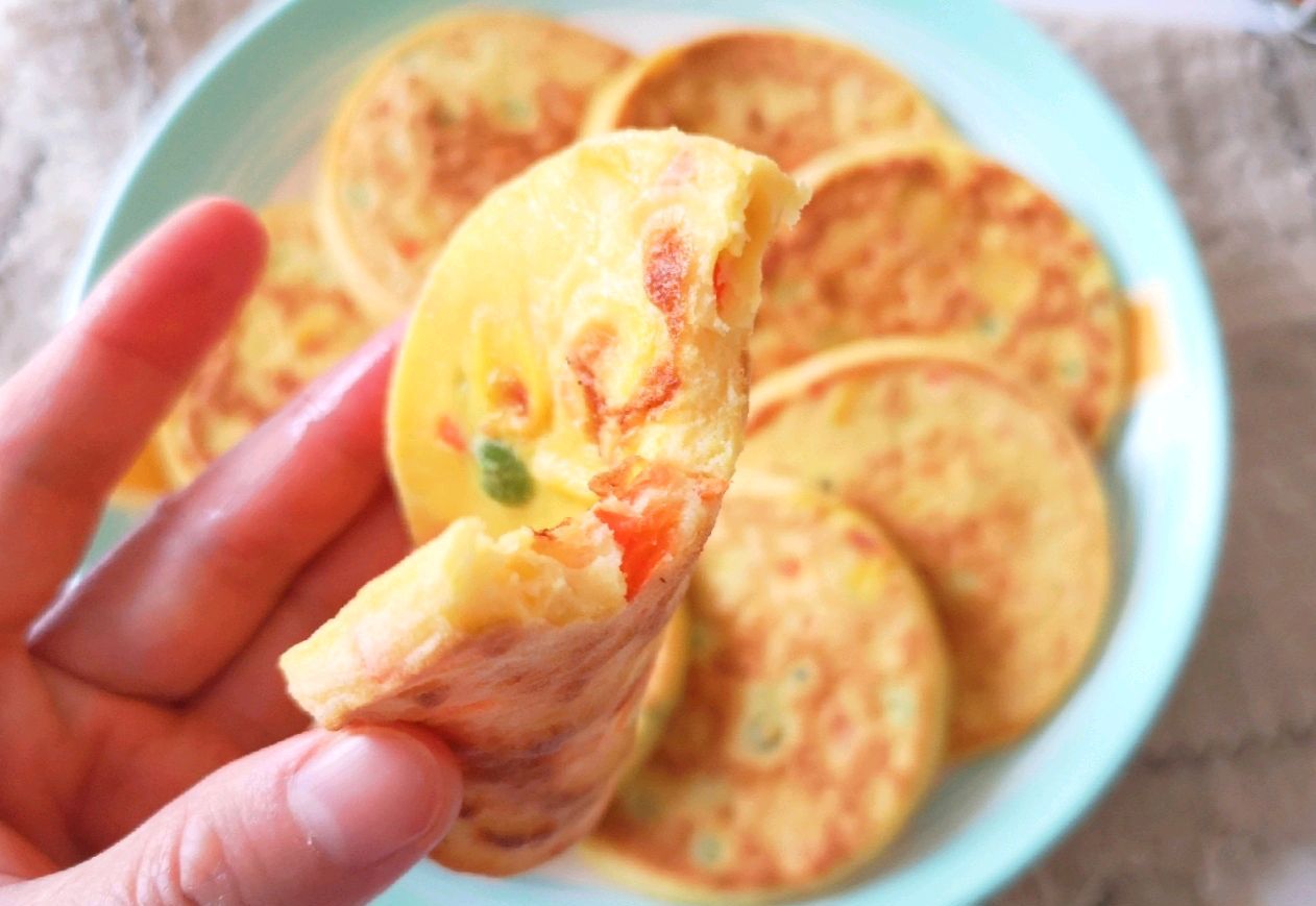 补充好营养,才能开启元气满满的一天,今天教大家制作一道鸡蛋玉米饼