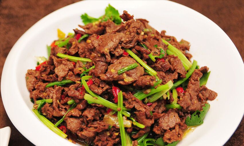 家常小炒牛肉做好关键2步出锅鲜嫩多汁不塞牙老人也能嚼动