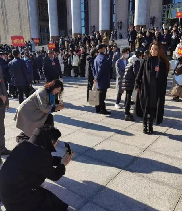 把“好莱坞神颜”阿汤哥给秒成了保镖的妮可基德曼到底有多美?休闲区蓝鸢梦想 - Www.slyday.coM 把“好莱坞神颜”阿汤哥给秒成了保镖的妮可基德曼到底有多美?休闲区蓝鸢梦想 - Www.slyday.coM