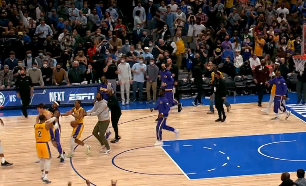 加时绝杀!湖人赛后好似夺冠现场:詹姆斯搂着功臣,三巨头笑开花休闲区蓝鸢梦想 - Www.slyday.coM 加时绝杀!湖人赛后好似夺冠现场:詹姆斯搂着功臣,三巨头笑开花休闲区蓝鸢梦想 - Www.slyday.coM