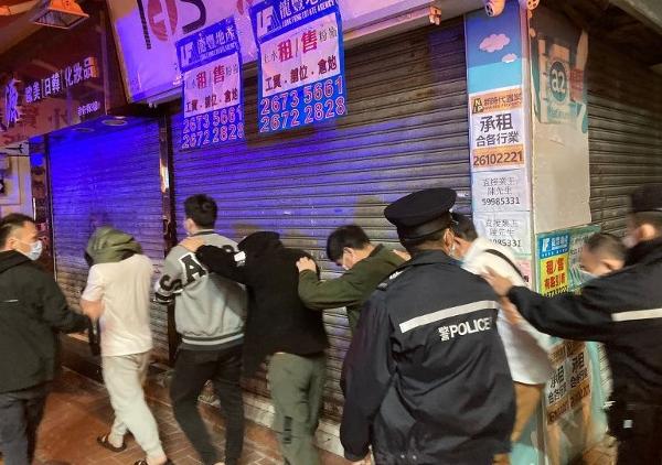 港警反黑组雷霆出击捣毁一不法场所并拘捕29人