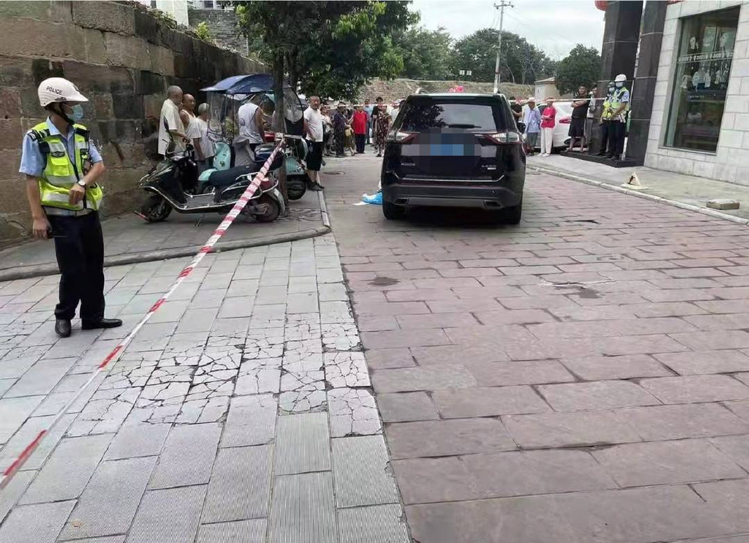 女子穿高跟鞋驾车撞死3岁男童 交警二次复核：女子和男童母亲承担同等责任休闲区蓝鸢梦想 - Www.slyday.coM