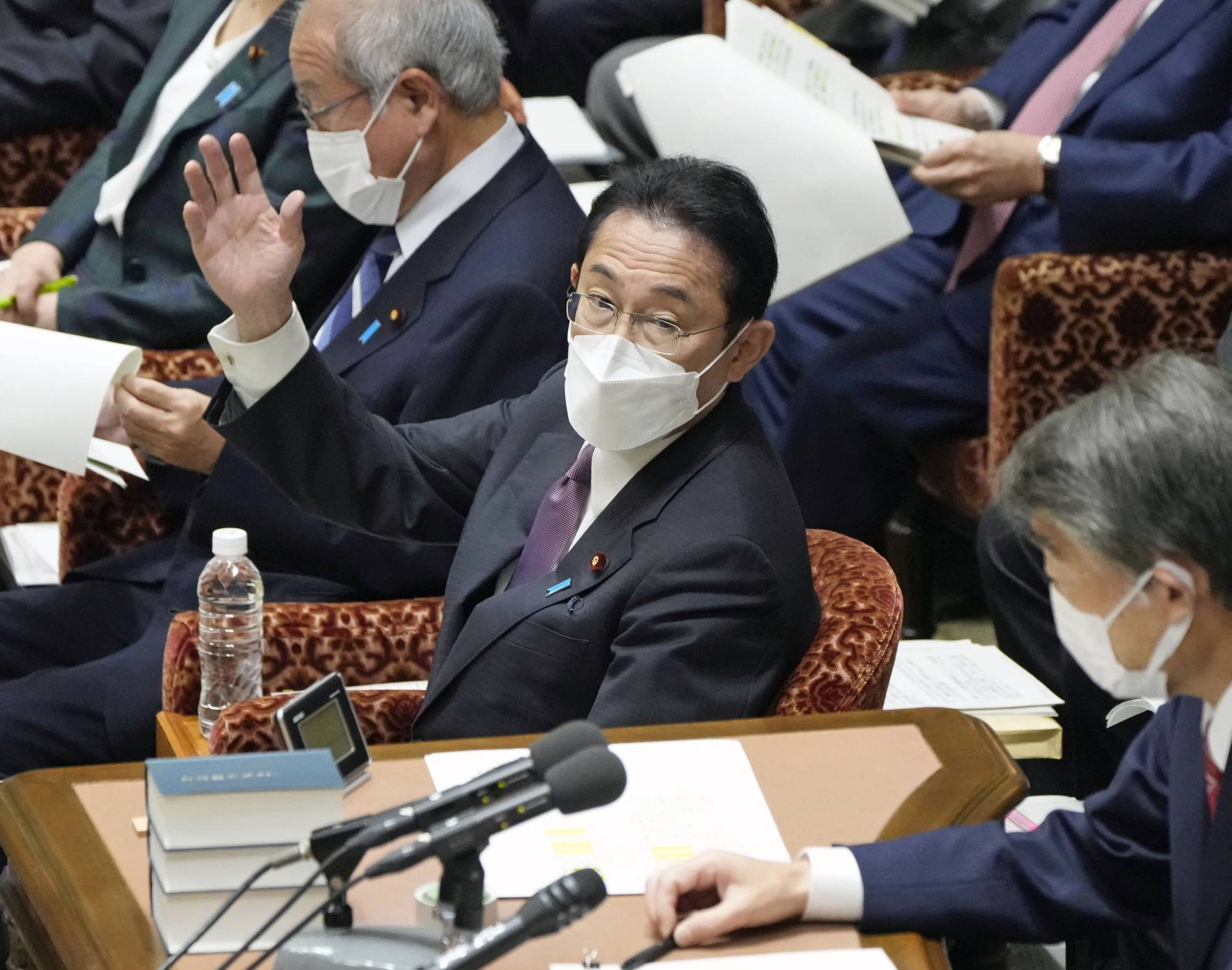岸田文雄在众议院预算委员会会议上承认建筑业数据被夸大。（图源：日本时报）