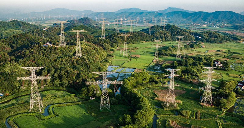 煤;八百里皖江上的货船用起了岸电……如今的安徽,在绿色电力的支撑下