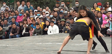 图片[5]-搞笑GIF趣图:警察叔叔，难道不应该给他一点处罚吗？-魔性次元