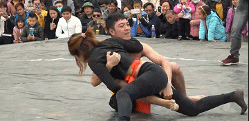 图片[4]-搞笑GIF趣图:警察叔叔，难道不应该给他一点处罚吗？-魔性次元