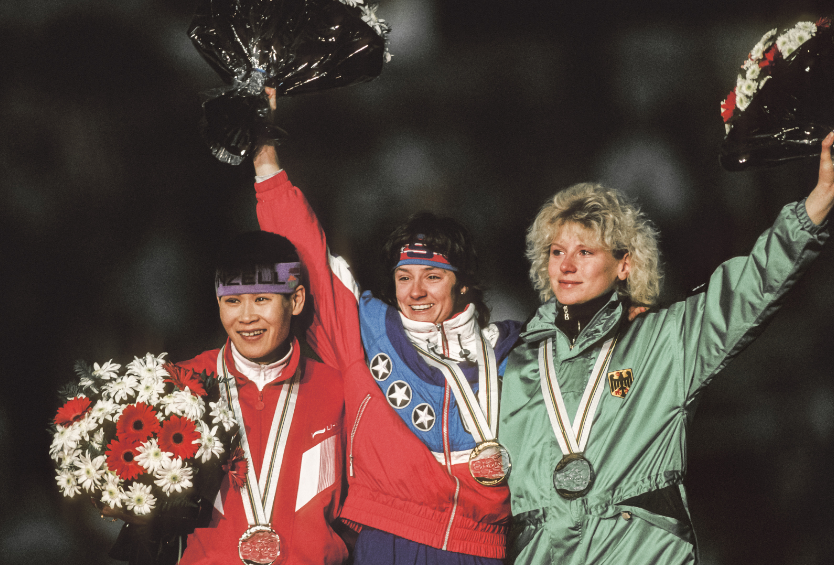 1992年阿尔贝维尔冬奥会,女子速度滑冰1000米的颁奖仪式,中国选手叶