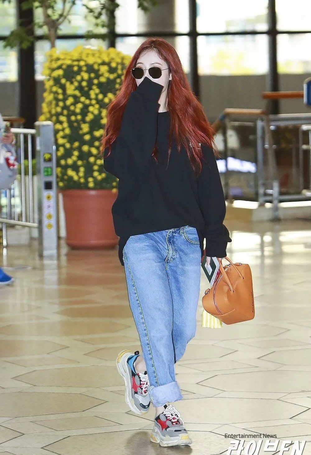 韩星街拍什么是性感小野马风泫雅用街拍做示范