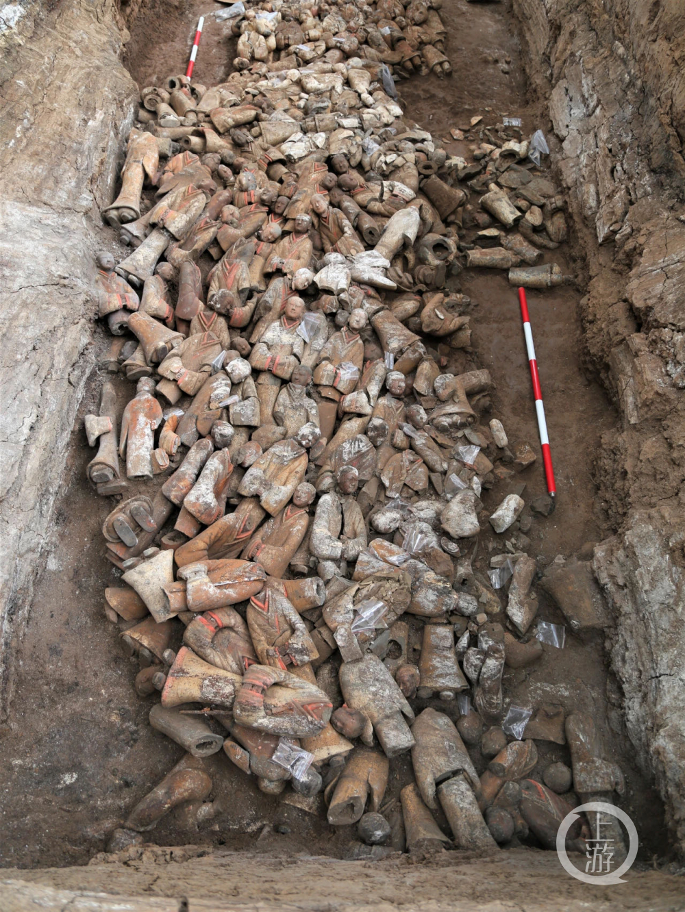 江村大墓k15出土的部分彩绘着衣式陶俑.图片来源/陕西省文物局