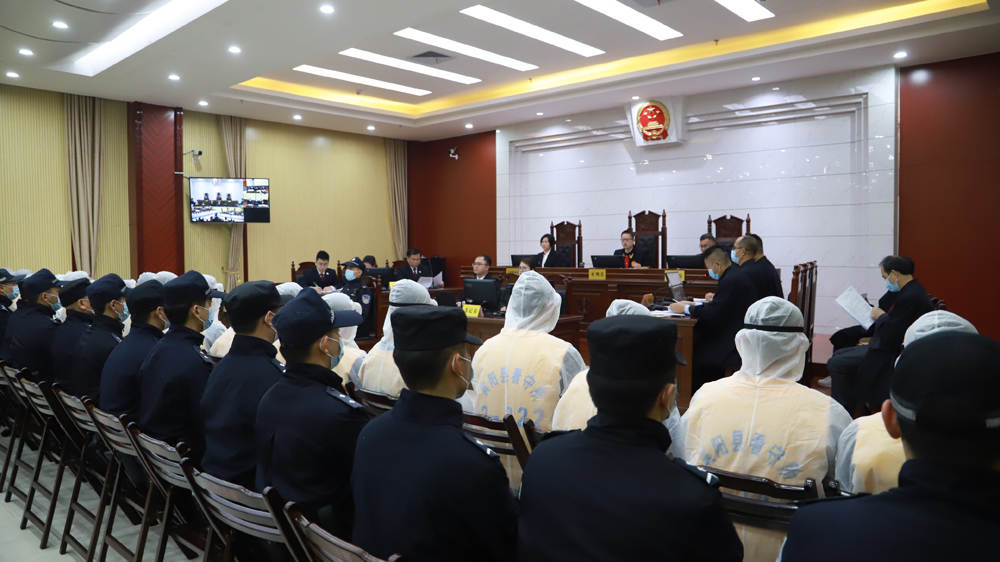 庭审现场.伍彬摄