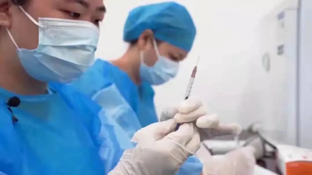 广州新增1例，与首例奥密克戎病例同楼居住！东莞累计8例确诊，8地升为中风险！休闲区蓝鸢梦想 - Www.slyday.coM