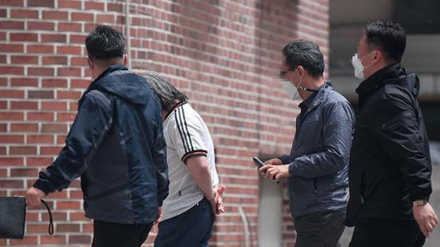 素媛案罪犯赵斗淳在家中遇袭,被男子拿钝器打破头,受伤画面曝光休闲区蓝鸢梦想 - Www.slyday.coM 素媛案罪犯赵斗淳在家中遇袭,被男子拿钝器打破头,受伤画面曝光休闲区蓝鸢梦想 - Www.slyday.coM