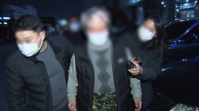 素媛案罪犯赵斗淳在家中遇袭,被男子拿钝器打破头,受伤画面曝光休闲区蓝鸢梦想 - Www.slyday.coM 素媛案罪犯赵斗淳在家中遇袭,被男子拿钝器打破头,受伤画面曝光休闲区蓝鸢梦想 - Www.slyday.coM