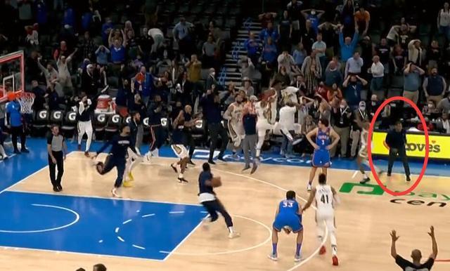 70英尺绝杀!吉尼斯世界纪录改写,主帅狂欢如夺冠,对手难以置信休闲区蓝鸢梦想 - Www.slyday.coM 70英尺绝杀!吉尼斯世界纪录改写,主帅狂欢如夺冠,对手难以置信休闲区蓝鸢梦想 - Www.slyday.coM