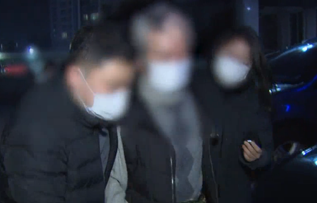 素媛案罪犯赵斗淳在家中遇袭,被男子拿钝器打破头,受伤画面曝光休闲区蓝鸢梦想 - Www.slyday.coM 素媛案罪犯赵斗淳在家中遇袭,被男子拿钝器打破头,受伤画面曝光休闲区蓝鸢梦想 - Www.slyday.coM