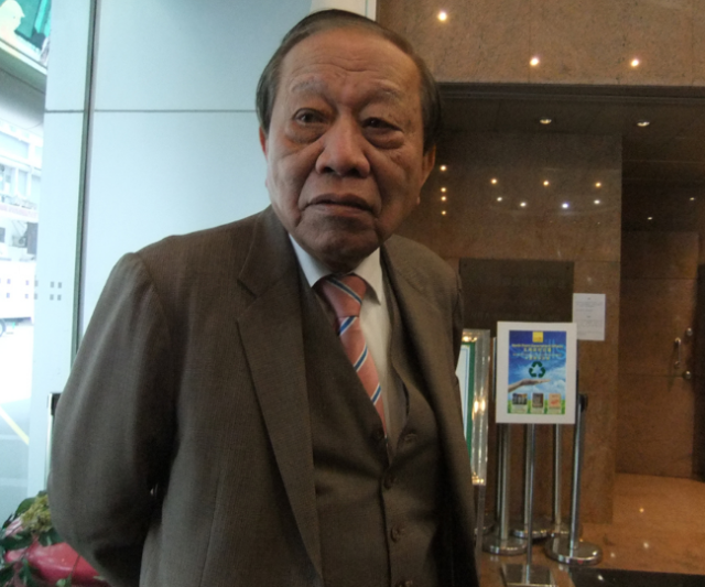 这位潮商以懒惰致富成香港小巴大王