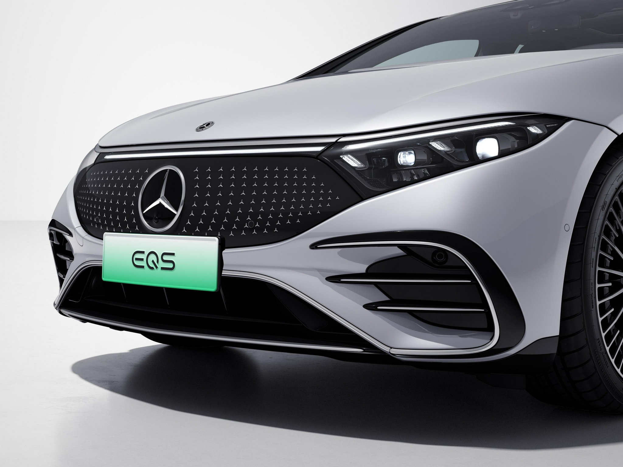 重新定义纯电豪华车奔驰eqs正式上市售10796万元起