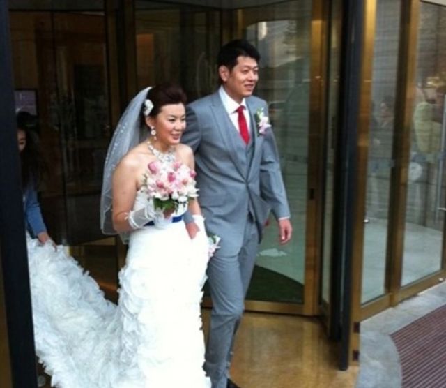 莫科:爱妻去世一夜白头,再婚娶亚洲蝶后,两人一同照顾前妻父母休闲区蓝鸢梦想 - Www.slyday.coM 莫科:爱妻去世一夜白头,再婚娶亚洲蝶后,两人一同照顾前妻父母休闲区蓝鸢梦想 - Www.slyday.coM