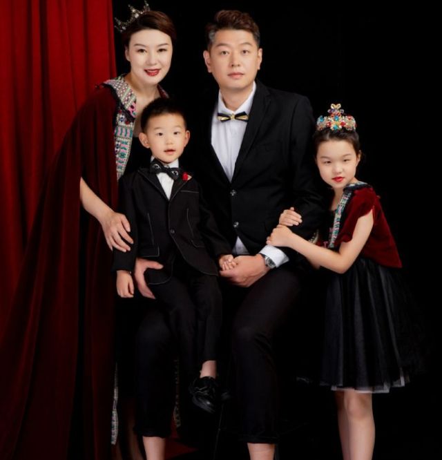 莫科:爱妻去世一夜白头,再婚娶亚洲蝶后,两人一同照顾前妻父母休闲区蓝鸢梦想 - Www.slyday.coM 莫科:爱妻去世一夜白头,再婚娶亚洲蝶后,两人一同照顾前妻父母休闲区蓝鸢梦想 - Www.slyday.coM