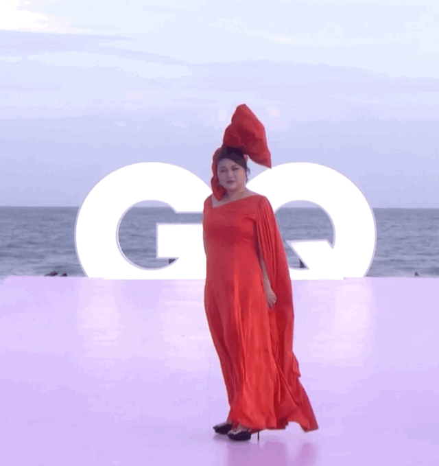 女明星红毯"鲨疯"时刻:姐就是女王,全身放光芒|钟楚曦|礼服|女王_新浪