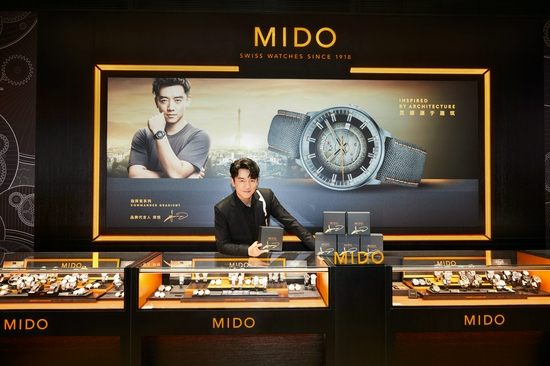 郑恺助阵瑞士美度表南京店焕新升级