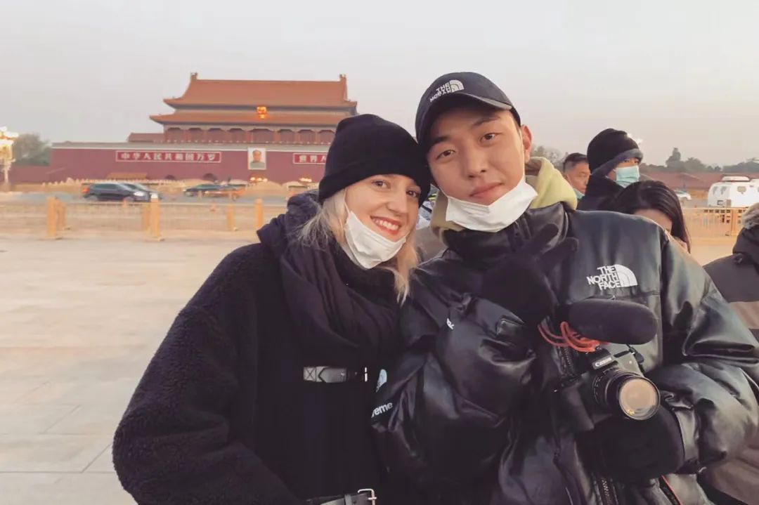 瑞丽和路卡与老白不同,瑞丽有"社交牛逼症",所以她的视频几乎从不做