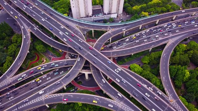 关店87家，茶颜悦色再次暴雷！员工惨遭降薪，月薪到手只有2000？休闲区蓝鸢梦想 - Www.slyday.coM