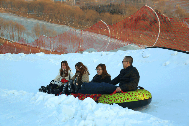 博州冰雪旅游嘉年华明天开幕，够你玩一个冬天！休闲区蓝鸢梦想 - Www.slyday.coM