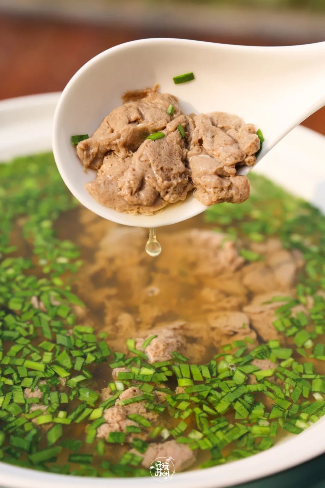 做好的蟛蜞豆腐口感爽滑,绵软,细腻,虽无豆腐,却比真正的豆腐还要鲜嫩