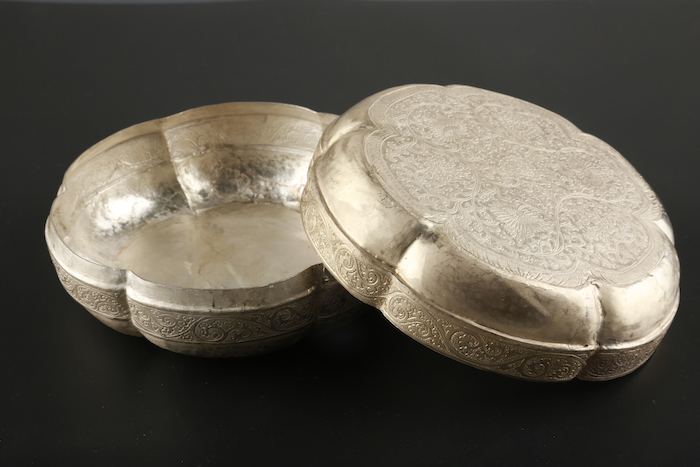 缠枝花卉纹银盒 北宋 金华市陶朱路村舒公墓出土后修复 金华市博物馆