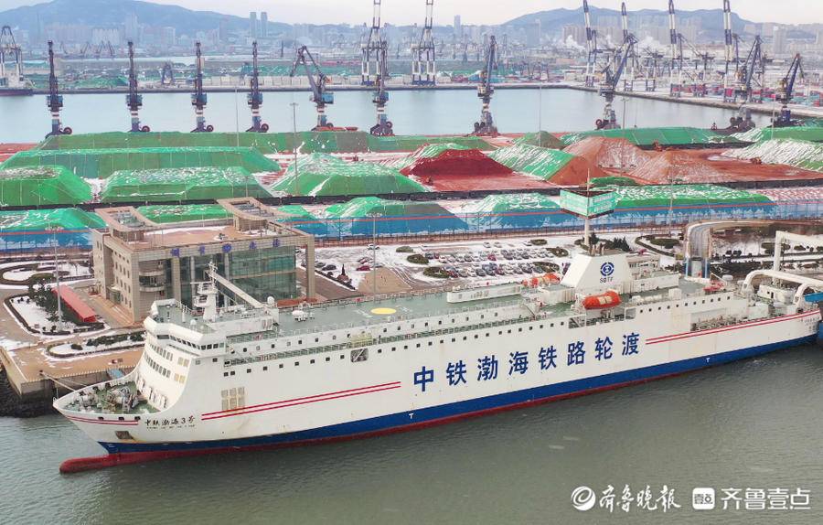 见雪上岗扫雪除冰烟台中铁渤海轮渡确保进出场通道畅通