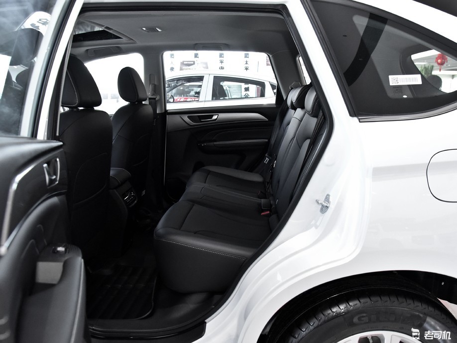 空间实用的中国品牌汽车小哥带你一起看哈弗m6